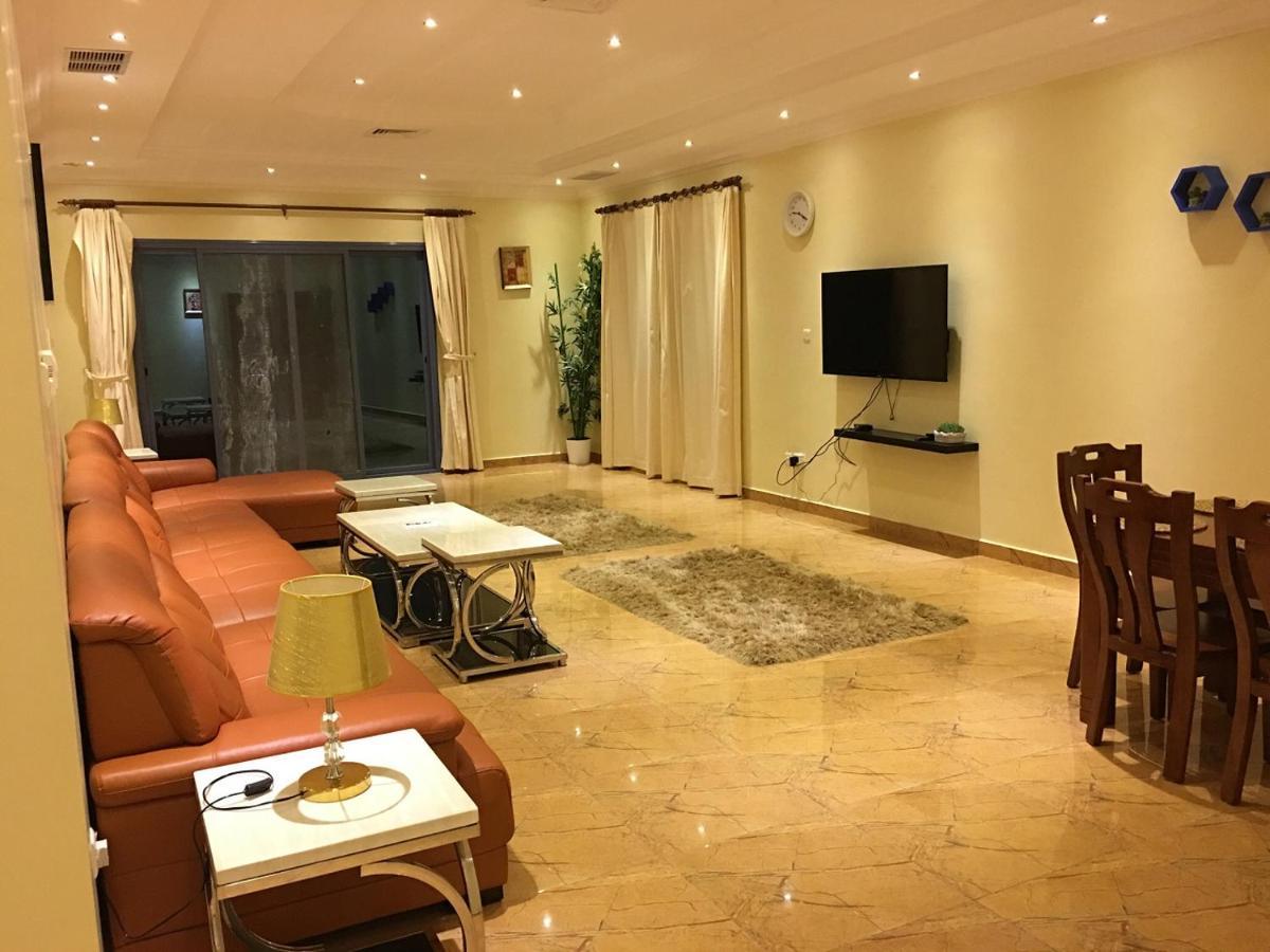 منتجع اليال Alyal Resort Al Khiran Luaran gambar